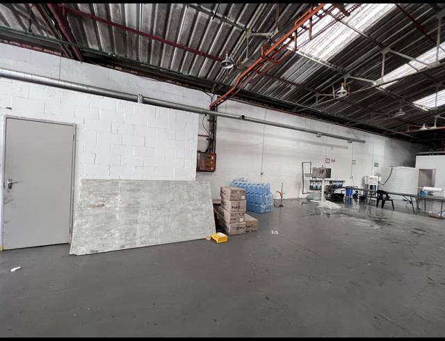 397M² INDUSTRIAL YARD TO LET IN BELLVILLE SOUTH